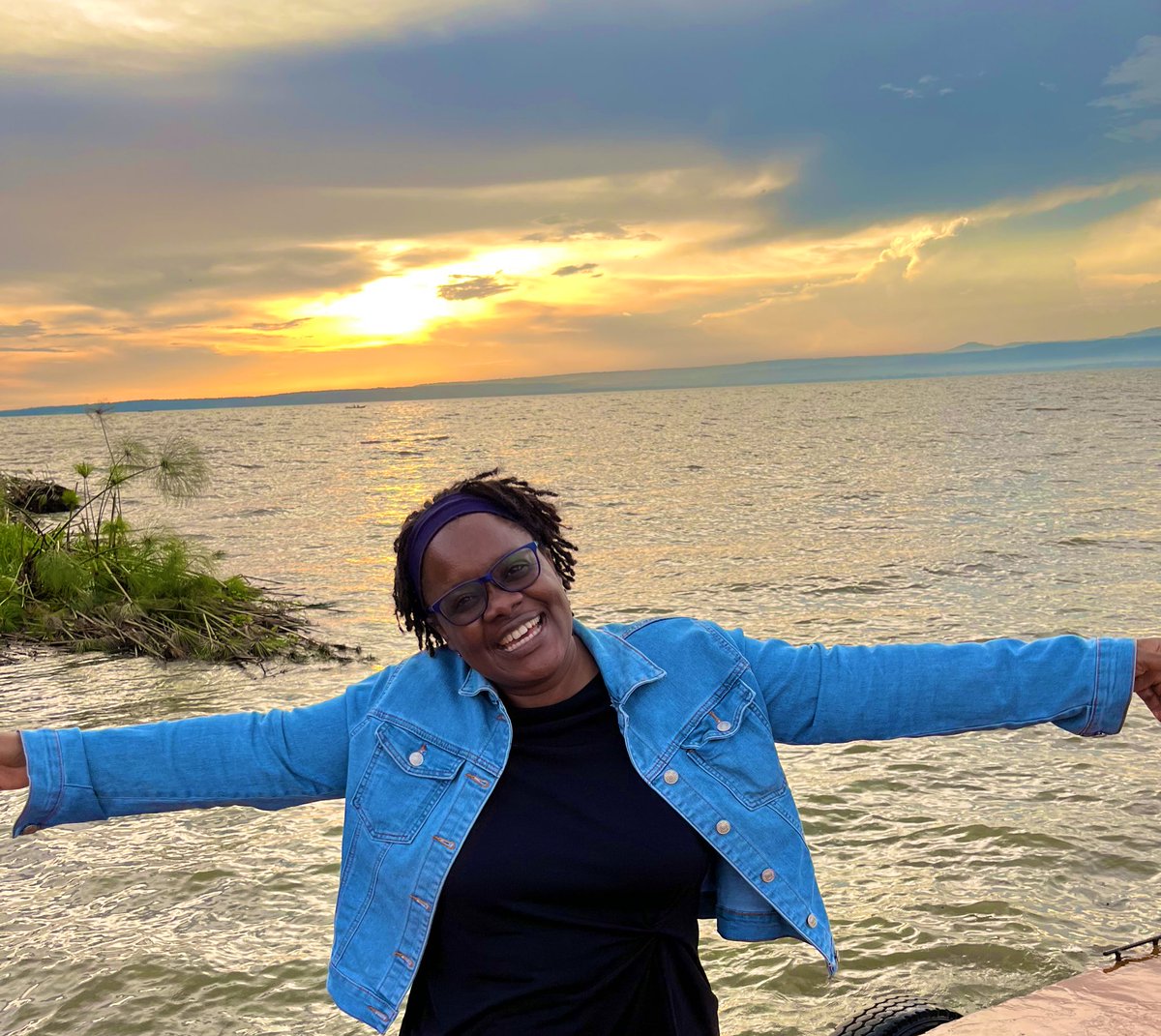 FinLitBae's tweet photo. The older I grow, the greater the premium I place on nature. 

In which I feature #sunset 

📍 Lake Victoria, Dunga Hill, Kisumu

#healthwealthhappiness
#finally40 https://t.co/DdGvnqBe17