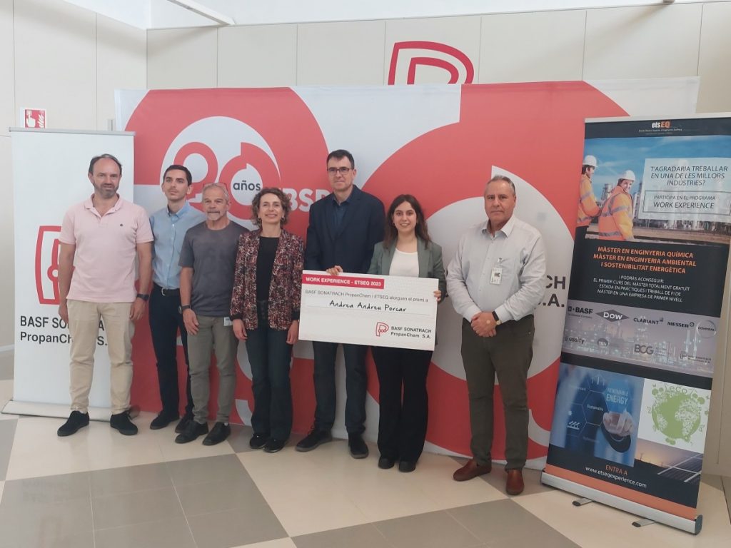 universitatURV's tweet photo. 👏L’estudiant de la #URV Andrea Andreu guanya el Premi Work Experience-ETSEQ-BSP. A més de la beca per cursar el Màster en Enginyeria Química i el Màster en Enginyeria Ambiental i Sostenibilitat Energètica, farà les pràctiques professionals a l'empresa.

👉https://t.co/wnhY9H7aXJ https://t.co/x5vOi5qvAz