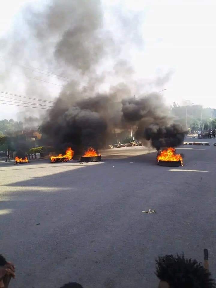 AmharaArmy's tweet photo. ጎንደር ወጥሯል!

ጎንደር አይጀምር እንጅ ከጀመረ የ 4 ኪሎን ወንበዴ ሳይጠራርግ አይመለስም። https://t.co/7RyERfCHJI