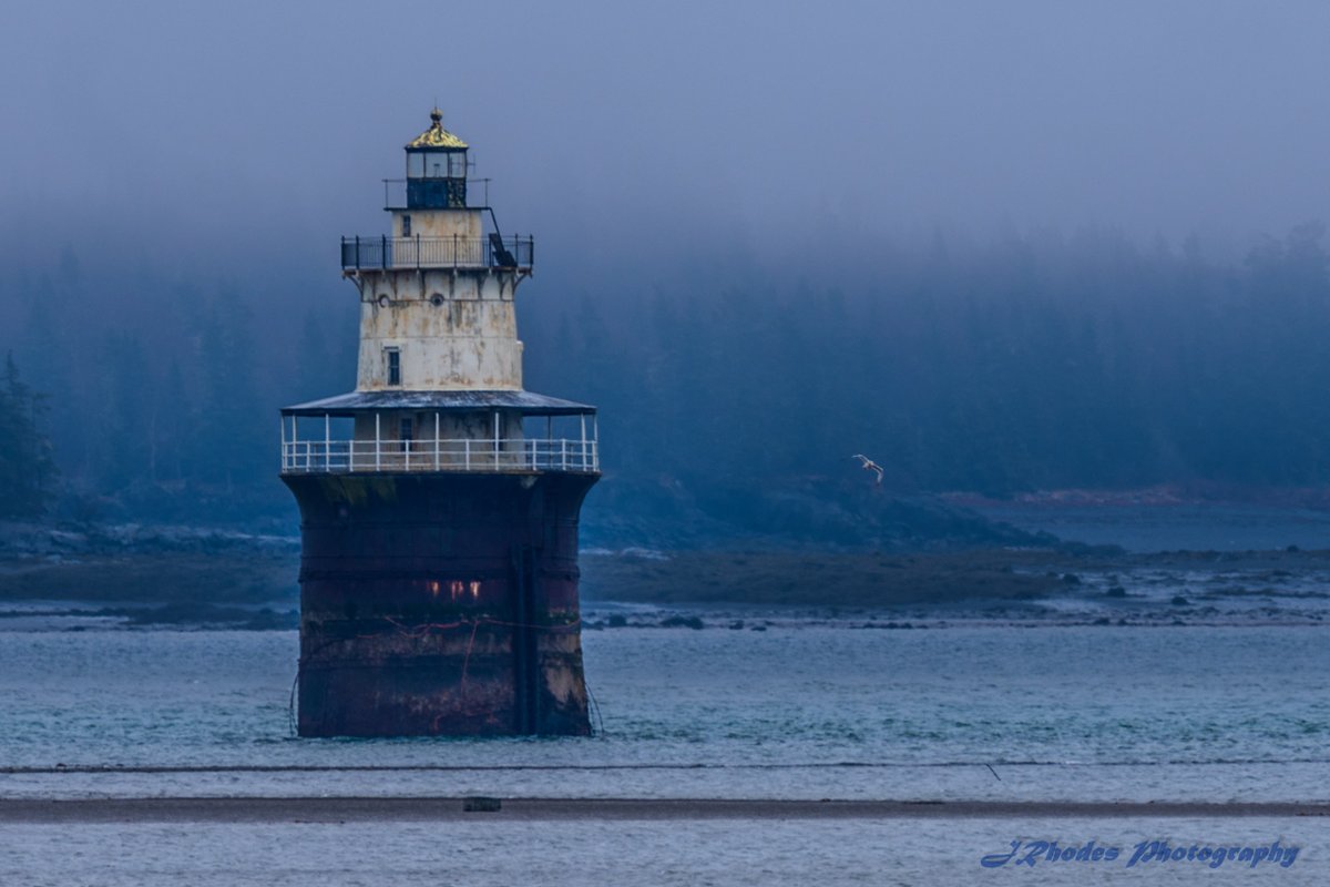 JRhodes1776's tweet photo. #LubecChannelLighthouse in #LubecMaine is privately owned.
There are 5 levels inside the lighthouse with the bottom level for water storage.
This was what is called a stag station as only men were allowed on the station. https://t.co/uVIQP1eZSn