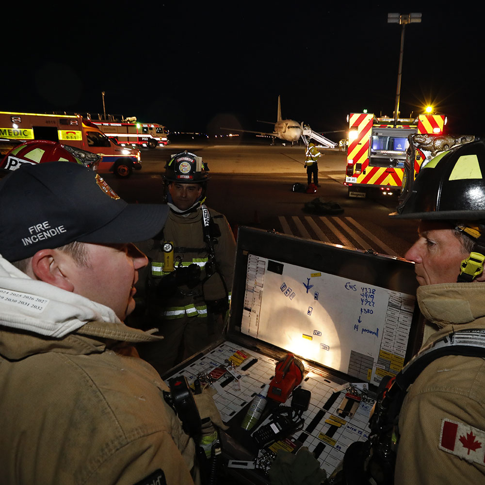 It’s #InternationalFirefightersDay! Here’s a shout out to our #ARFF team and the <a href="/OttFire/">Ottawa Fire Services</a> team! 🧑‍🚒

C’est la #JourneeInternationaleDesPompiers! Nous saluons l'équipe de #YOW, ainsi que celle d'<a href="/IncendiesOttawa/">Srv Incendies Ottawa</a>! 🚒

#OttFire #OttCity #OttVille