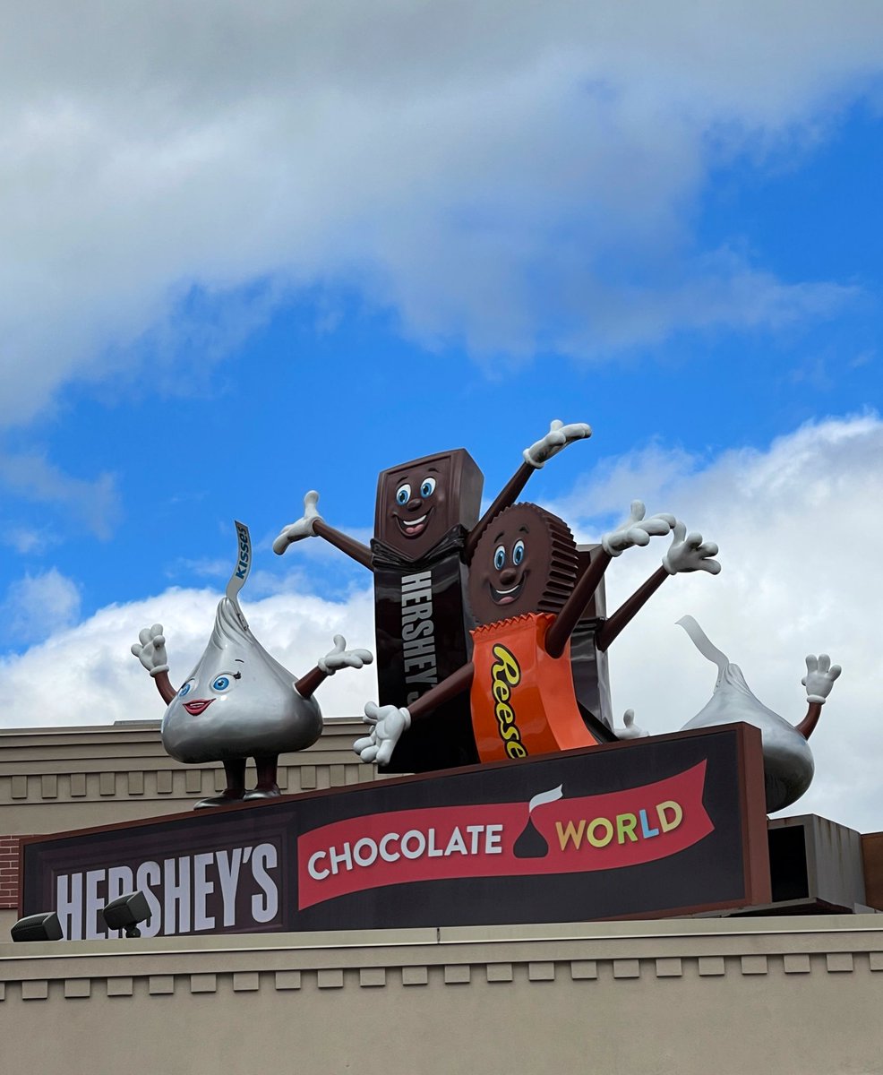 Yorkie7's tweet image. ℙ𝕒𝕨 ℙ𝕒𝕔𝕜 𝔸𝕕𝕧𝕖𝕟𝕥𝕦𝕣𝕖 ℂ𝕠𝕟𝕥𝕚𝕟𝕦𝕖𝕤!🐾🐾🍫🍫

Visited Hershey, PA where they make the chocolate. Wow wow! 
@ZedScience u would be in heaven. Cadbury eggs made here!🤣🤣
Pawpack bag carries some nice treats!🥰🍫🍫
#dogsoftwitter
#hershey
#pawpack