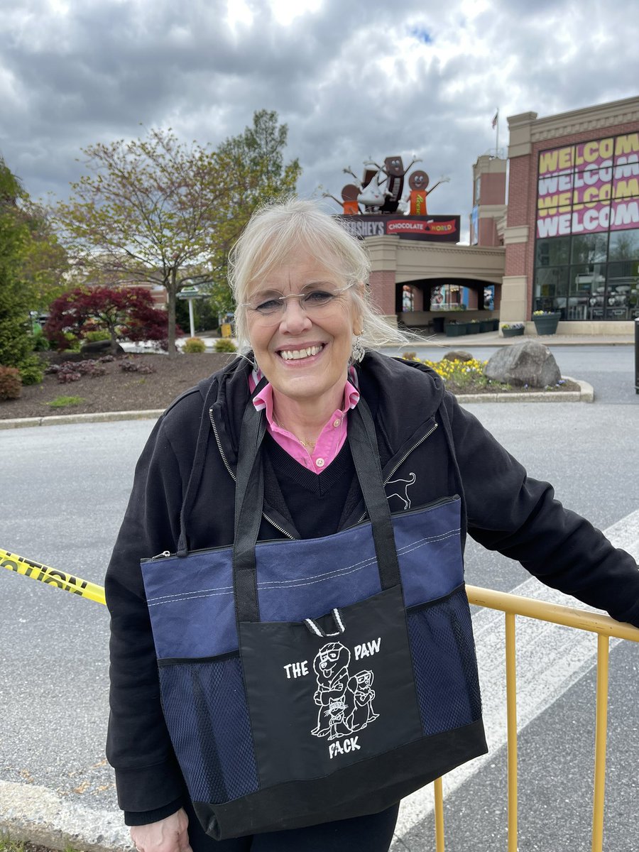 Yorkie7's tweet image. ℙ𝕒𝕨 ℙ𝕒𝕔𝕜 𝔸𝕕𝕧𝕖𝕟𝕥𝕦𝕣𝕖 ℂ𝕠𝕟𝕥𝕚𝕟𝕦𝕖𝕤!🐾🐾🍫🍫

Visited Hershey, PA where they make the chocolate. Wow wow! 
@ZedScience u would be in heaven. Cadbury eggs made here!🤣🤣
Pawpack bag carries some nice treats!🥰🍫🍫
#dogsoftwitter
#hershey
#pawpack