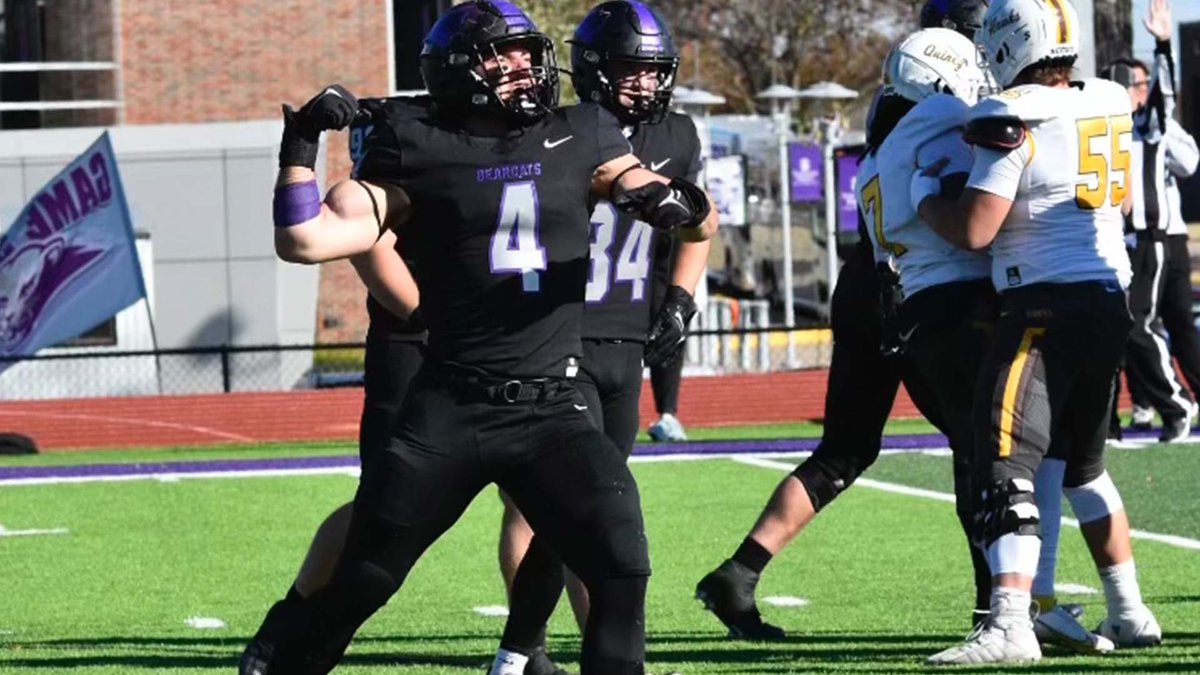 SCSEaglesFB's tweet photo. Big thanks to @CoachNiccum66 from @SBU_Football and @mattdwalter from @ECUTigersFB for coming by practice to check out some Eagle ballers! #RecruitSCS https://t.co/YTJ3kUN4oh
