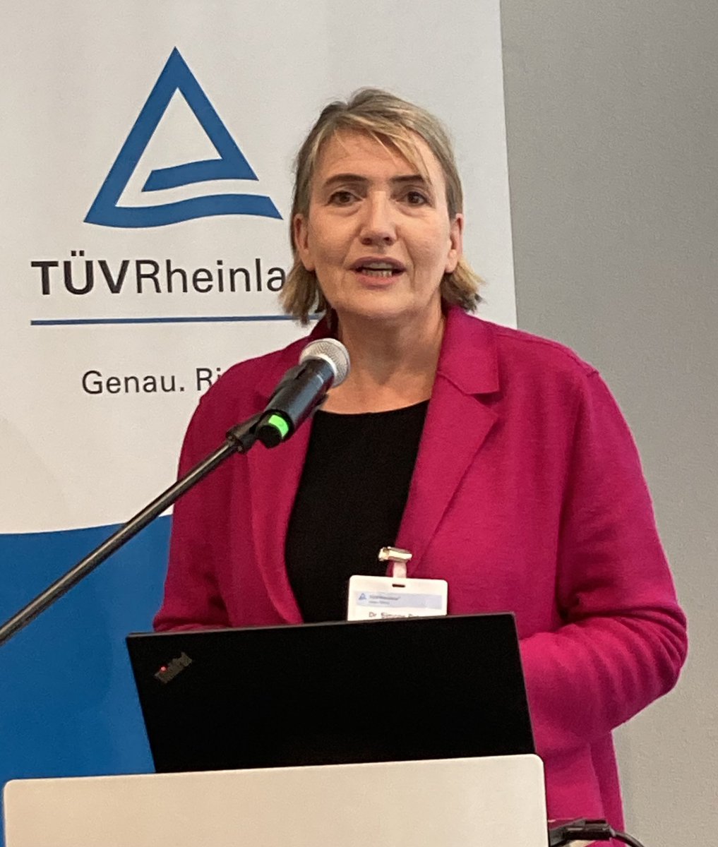 »Die #Erneuerbaren gehören ins Zentrum des Strommarktsystems, weil sie die künftige Energieversorgung sicherstellen werden« - BEE-Präsidentin <a href="/peter_simone/">Simone Peter 🌍 #Erneuerbare</a> bei der Eröffnung der Solar-Praktiker Tagung „Kölner PV-Konferenz“ des TÜV Rheinland <a href="/tuvcom_akademie/">TÜVRheinlandAkademie</a>