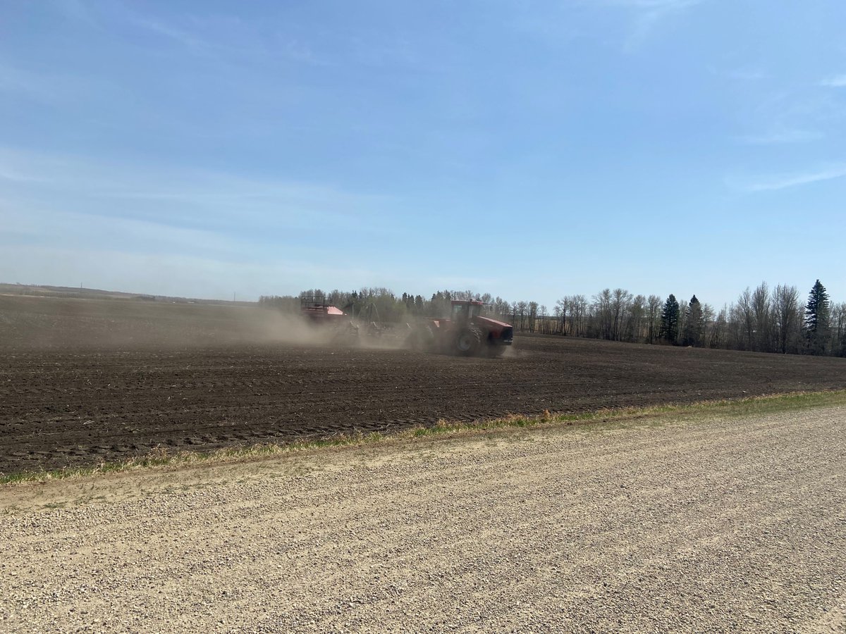 AtomJetAg's tweet photo. Alberta TM Chris Ross got this shot of a farmer getting going on seeding with Atom-jet Openers on his way to La Crete, AB. Great to see drills going in the field. 🌱 🌾 #AtomJetAg #Plant23 https://t.co/IKeAPRoJ99