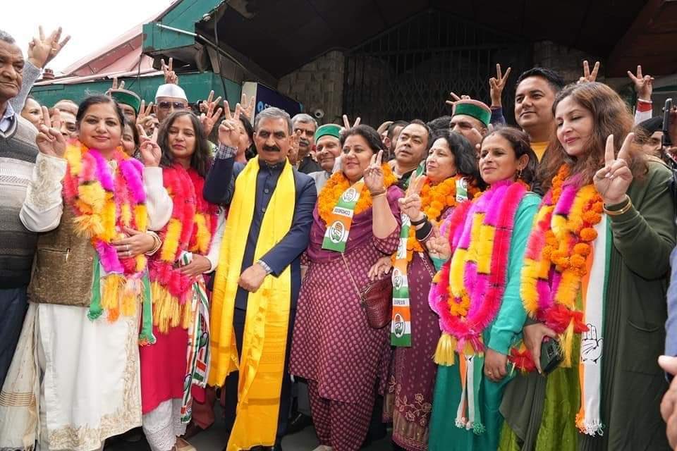 Ratnesh_speaks's tweet photo. शिमला नगर निगम चुनाव में कांग्रेस की शानदार जीत
34 वार्डों में से 24 पर कांग्रेस का कब्जा, 9 वार्डों में सिमटी बीजेपी
#ShimlaMCElection | शिमला नगर निगम चुनाव | https://t.co/xRsnCnDurz