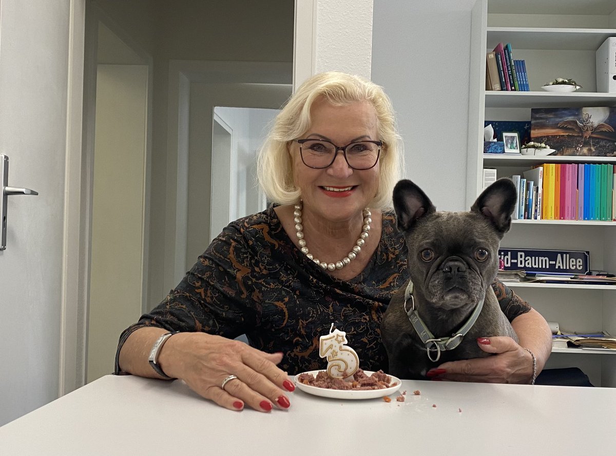 SigridBaumPR's tweet image. Sally wurde 3. und wir feiern