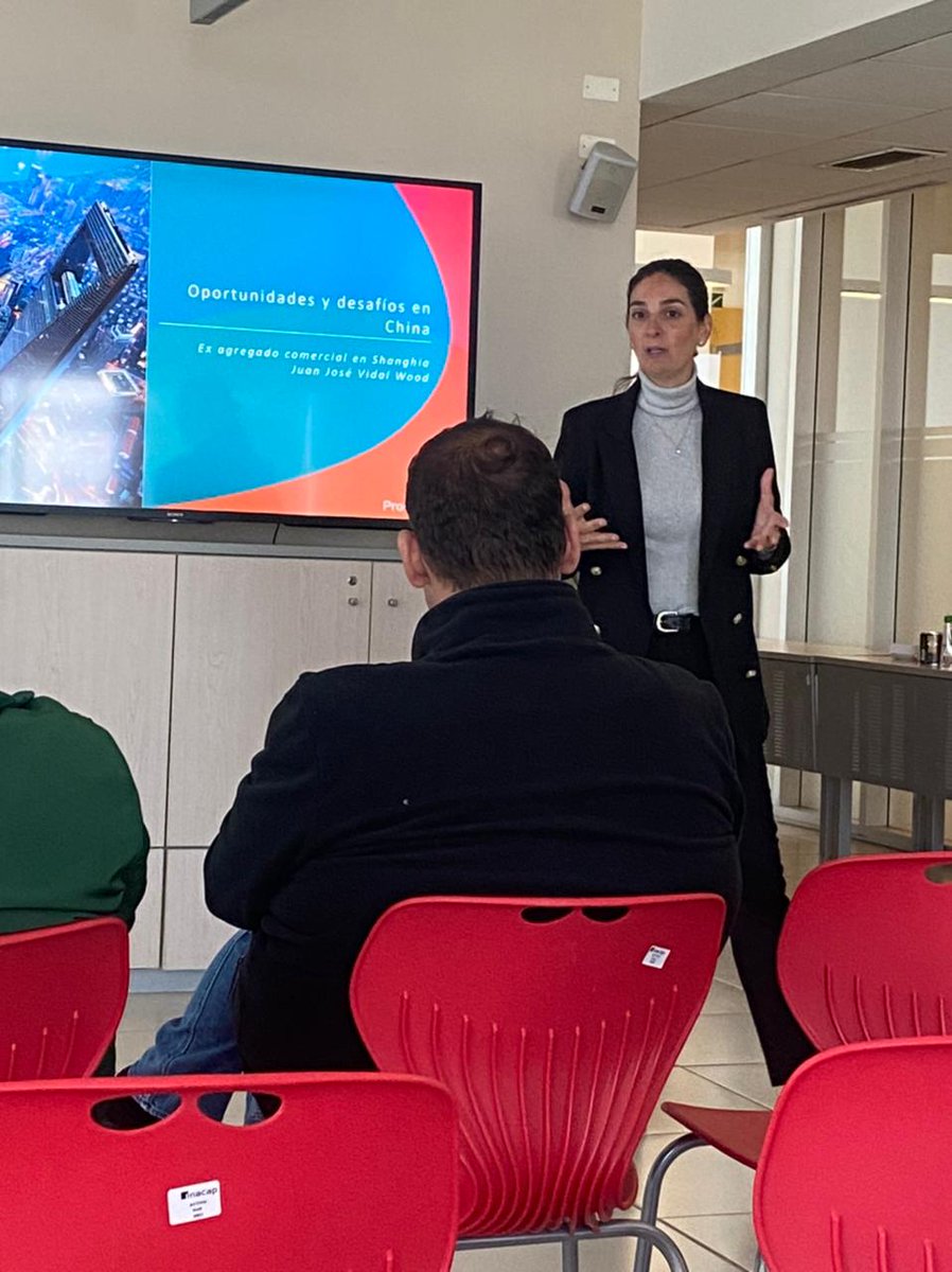 ProChile_Oh's tweet photo. Varias empresas participan en este momento del Consejo Regional exportador de @ProChile_Oh en donde abortamos los desafíos del mercado de #China en @INACAPRancagua.
¿Sabias que entre enero y marzo de 2023 cerca del 60% de nuestros bienes no cobre se fueron a dicho mercado? https://t.co/ToKojzMd5P
