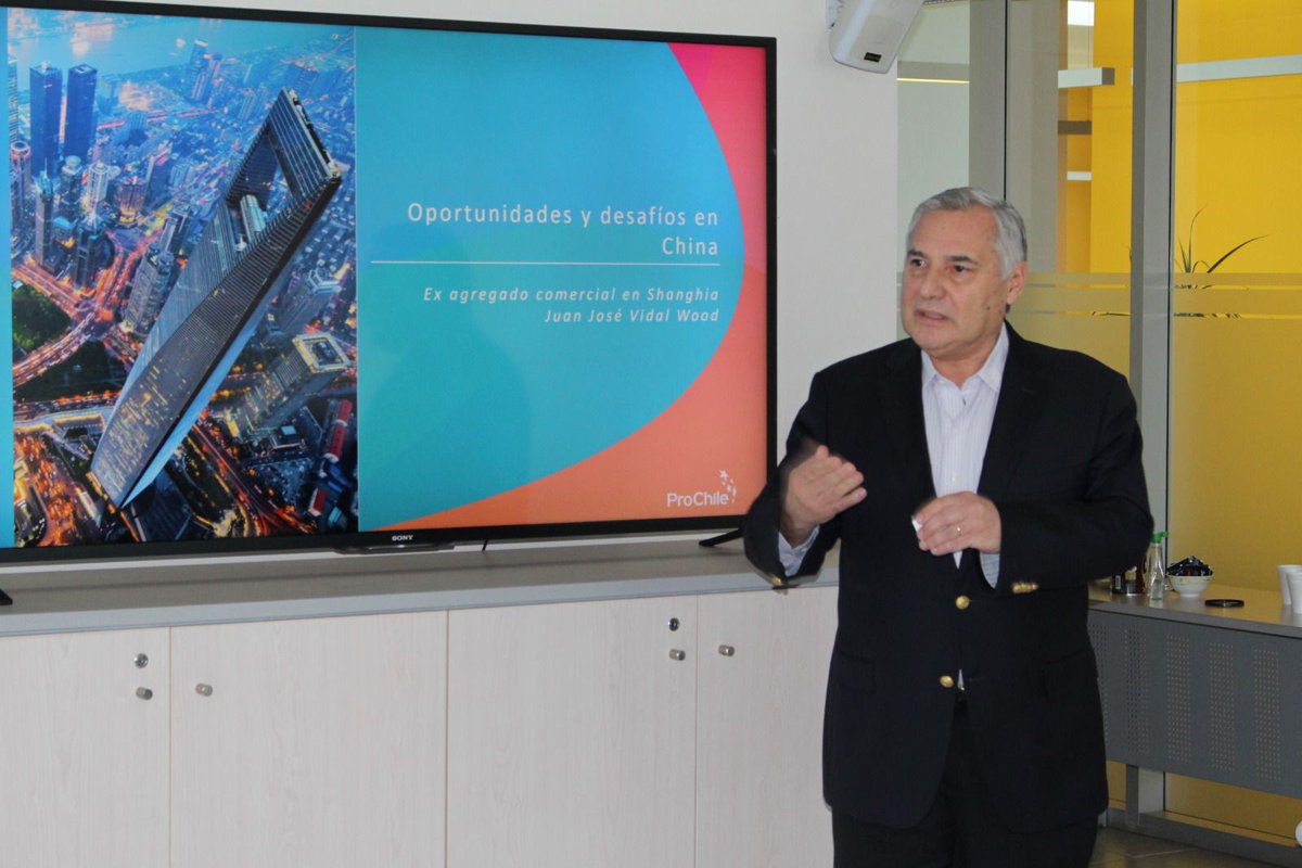 ProChile_Oh's tweet photo. Varias empresas participan en este momento del Consejo Regional exportador de @ProChile_Oh en donde abortamos los desafíos del mercado de #China en @INACAPRancagua.
¿Sabias que entre enero y marzo de 2023 cerca del 60% de nuestros bienes no cobre se fueron a dicho mercado? https://t.co/ToKojzMd5P