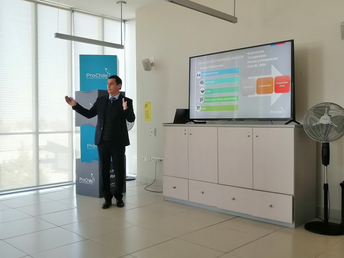 ProChile_Oh's tweet photo. Varias empresas participan en este momento del Consejo Regional exportador de @ProChile_Oh en donde abortamos los desafíos del mercado de #China en @INACAPRancagua.
¿Sabias que entre enero y marzo de 2023 cerca del 60% de nuestros bienes no cobre se fueron a dicho mercado? https://t.co/ToKojzMd5P