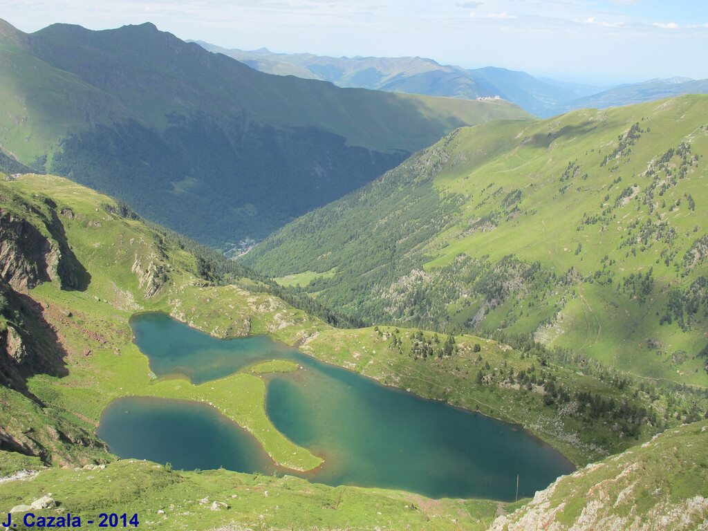 Une randonnée dans les Pyrénées : Circuit du lac Vert et du lac Bleu pyrandonnees.fr/rando_circuit_… #randonnées #rando #pyrénées