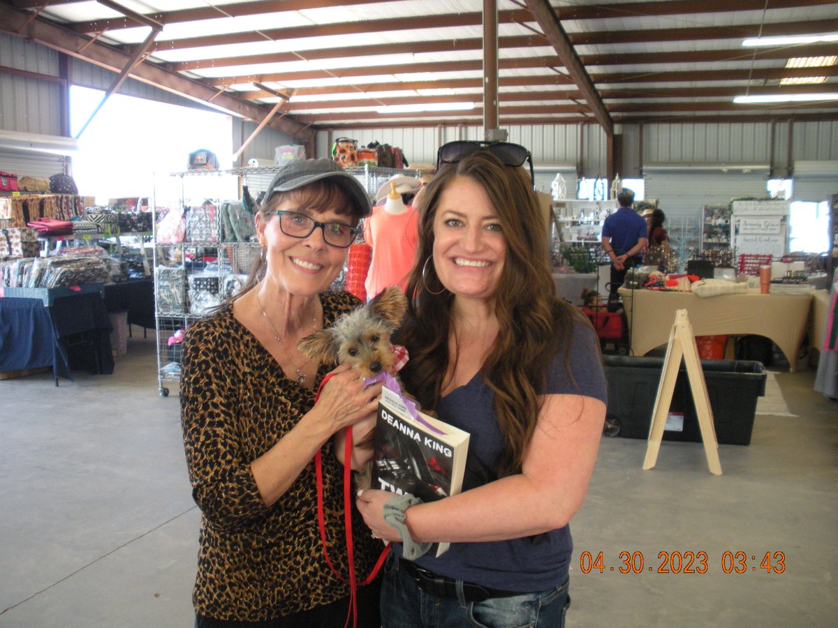 DKingNovelist's tweet photo. Even one day of cruddy weather didn’t stop my new readers! We had a great time-1st Monday Canton. My sincerest thanks for supporting this humble Texas Author. See ya’ll next May! (PS- Ruby had a blast!) #deannakingwriting #jackwestnovels #fantasyadventure #READRUBYREAD https://t.co/kCK3naFASL
