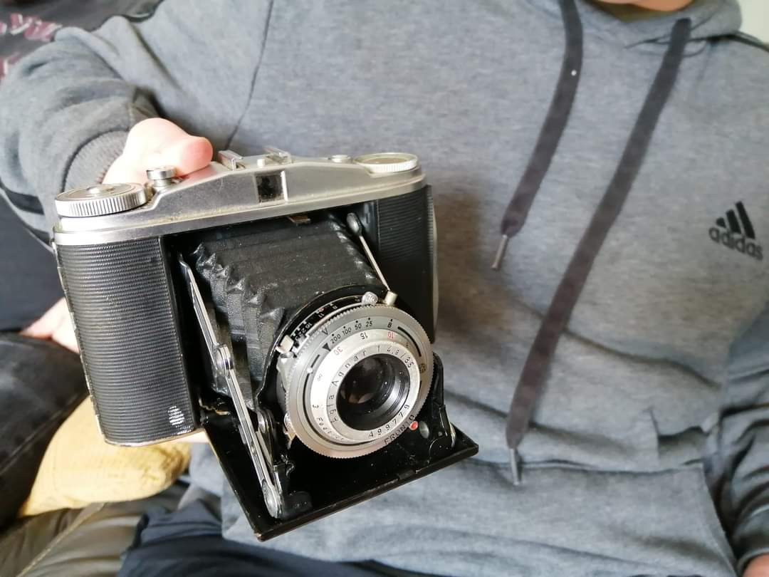 LindaLaHughes9's tweet photo. My son bought a vintage camera from a car boot sale for £5, we bought a B/W film to test it out and he's amazed with the results.
#Photography #novice #PANS #PANDAS #recovery https://t.co/5SRQPDeLFZ