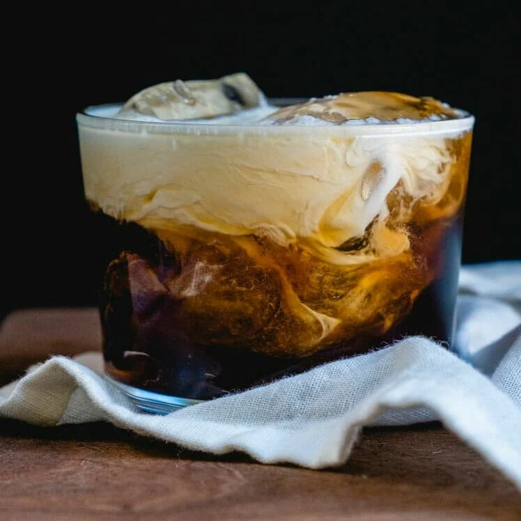 CoffeeComDisc's tweet photo. Whether you prefer your White Russian #coffee hot or iced, this #beverage is perfect for any occasion, from a cozy night in to a summer picnic with friends. #HotOrColdBeverage #SummerSipper https://t.co/q1eZp5gOaF