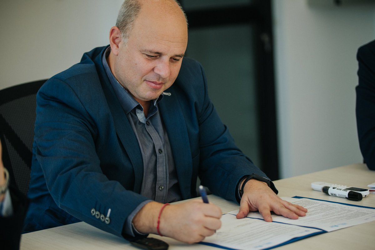 ✍🏽 Firmamos un Memorándum con la Agencia de Gobierno Digital, Sociedad de la Información y el Conocimiento de Uruguay <a href="/agesic/">Agesic</a>

🤝🏽El acuerdo busca promover la articulación en materia de tecnologías y modelos asociativos hacia ciudades inteligentes, sostenibles y gobierno digital