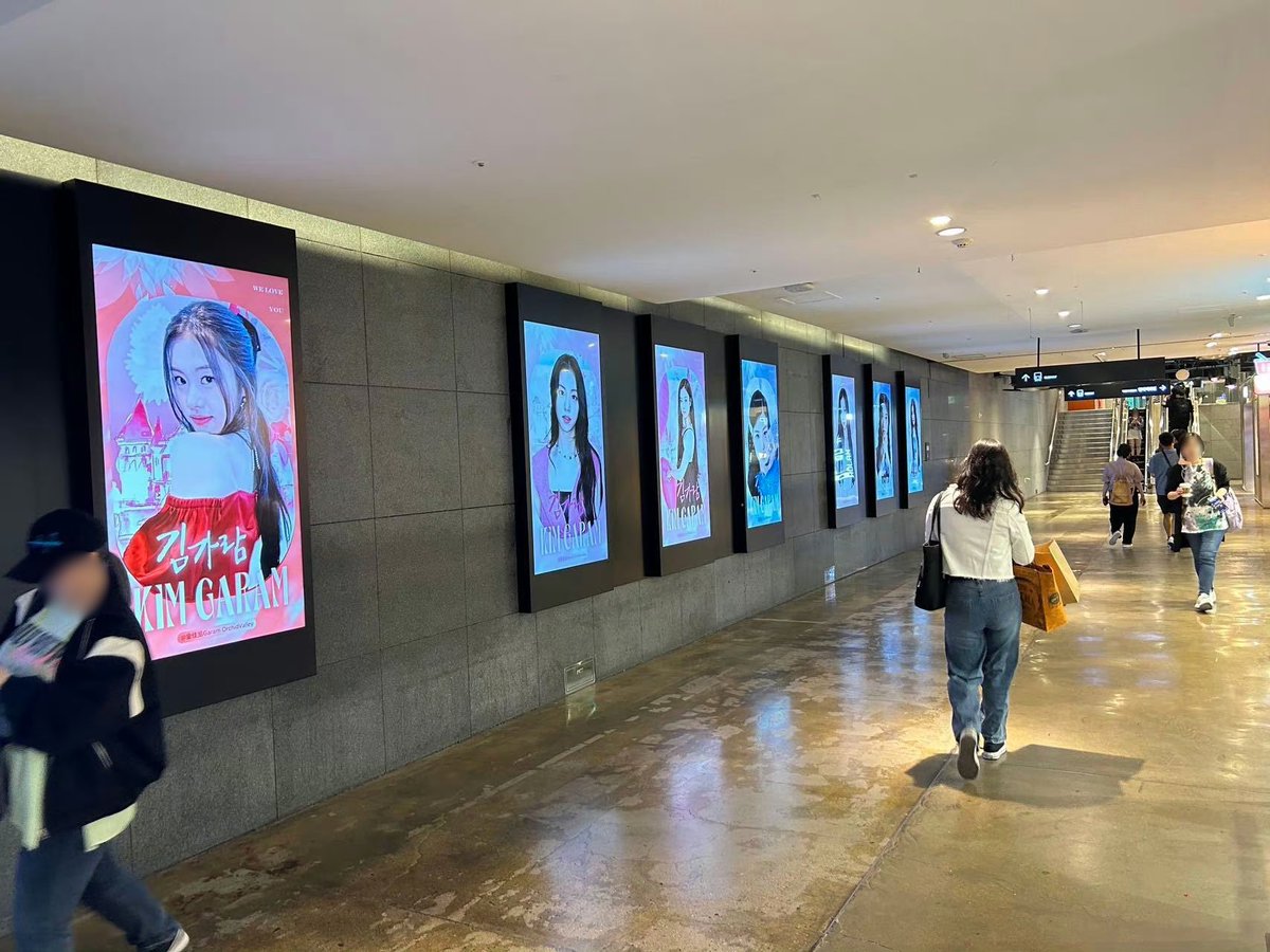 GARAM_THAILAND's tweet photo. รูปภาพ Digital Billboards เพิ่มเติมจากทาง OrchidValley
📍จัดแสดงไปเมื่อวันที่ 2 พฤษภาคม ณ ทางเดินชั้นใต้ดินของห้างสรรพสินค้า Sinchon Hyundai (U-plex) เป็นการเฉลิมฉลองการเดบิวต์ของ ‘คิมการัม’ ครบรอบ 1 ปีค่ะ
#RAMIVERSARY #KIMGARAM
#김가람 #การัม ♥️
ทุกคนช่วยรอน้องไปด้วยกันนะคะ https://t.co/WpKt86Wstv
