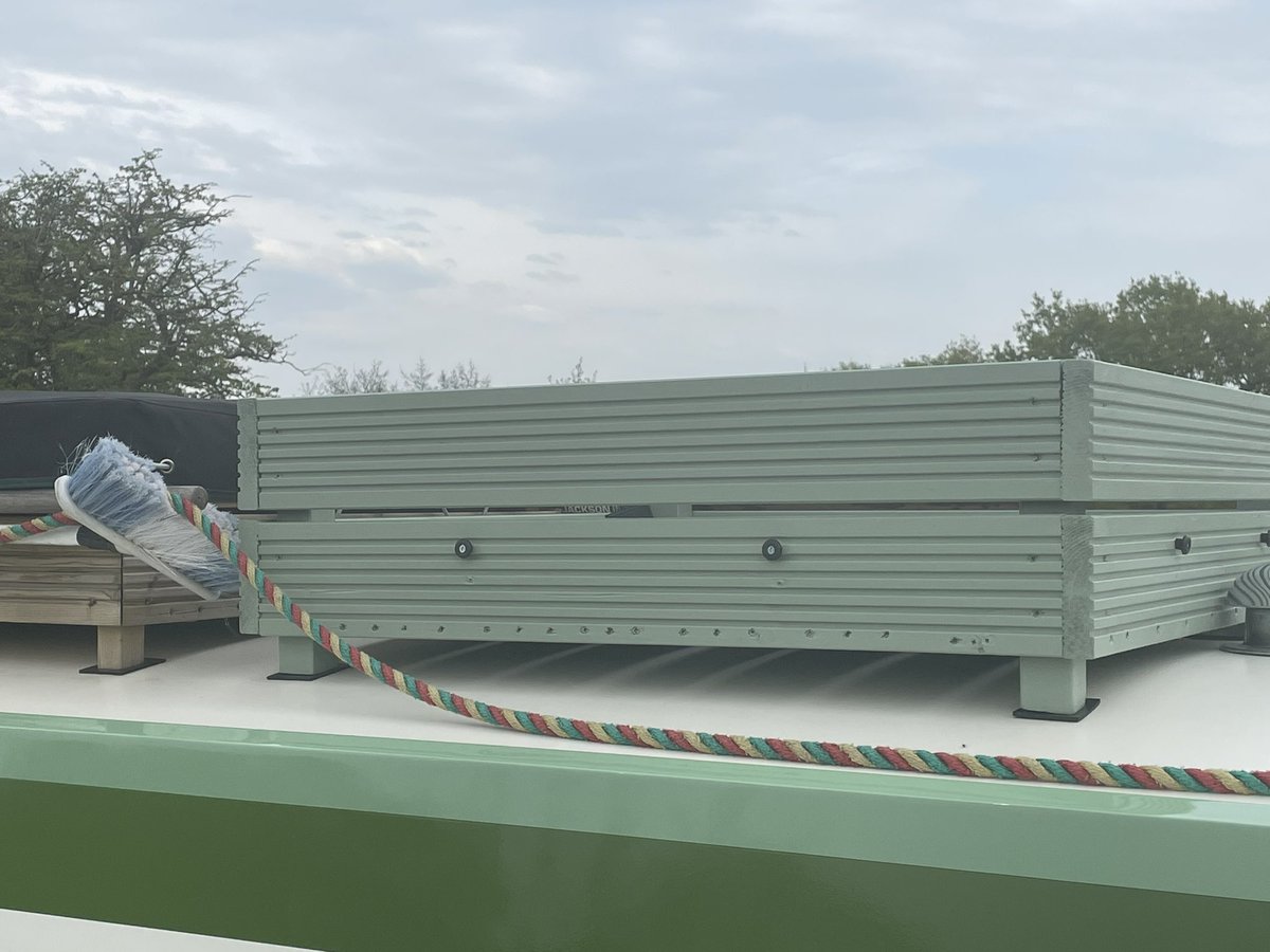 NeverTwoLate1's tweet photo. Loving the top box now it been painted. One more to do. 

#narrowboatlife #narrowboat
 #topbox https://t.co/C73FjV2s8K