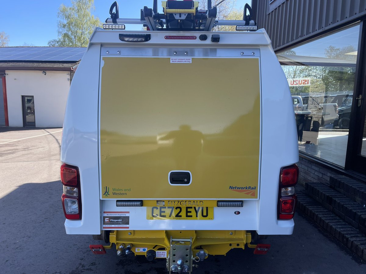 davidtaylorgrgs's tweet photo. Dont see these every day….

Isuzu D-Max specially made for Network Rail.
Drives on roads and railway lines.

#ISUZU
#Dmax
#railway
#dealership https://t.co/BvnMXX3uej