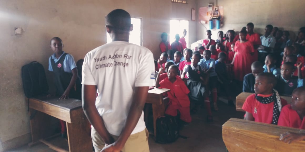 UNAUGANDA's tweet image. #AcceleratingSDGs 

Kamuli Lubawo primary school students participating in the #SDGs, young people airing out their daily activities &amp;amp; best practices for a conducive environment. 

Global goals awareness has been extended to students &amp;amp; are excited being part of the implementors.