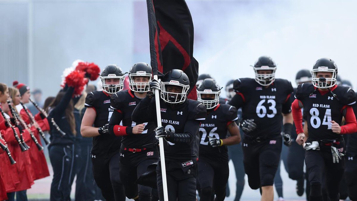 AviatorFootbal1's tweet image. It was great to have @coachZMorehead stop by and check out Aviator football! #GoAviators #GoRedFlash