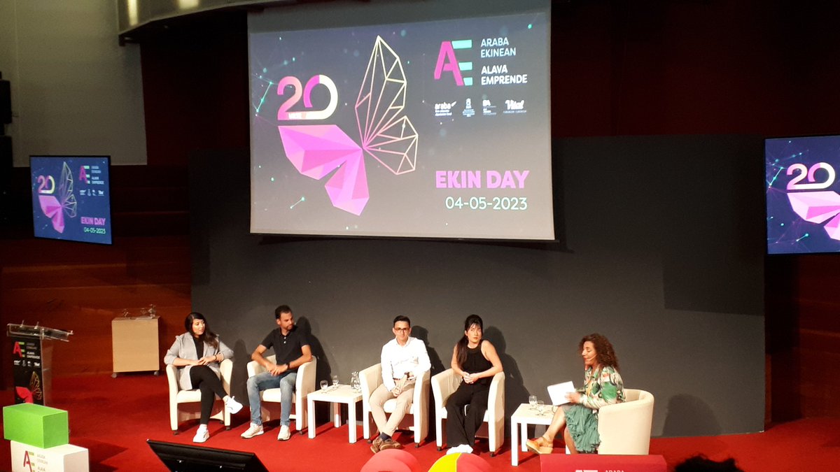 urratsbatera's tweet photo. 4 emprendedor@s innovador@s exponiendo sus negocios en el EKIN DAY 23. Ya son 20 años. @cifpERAIKEN @alavaemprende @ikaslanaraba @Ekingune @vitoriagasteiz https://t.co/prvs055Q72