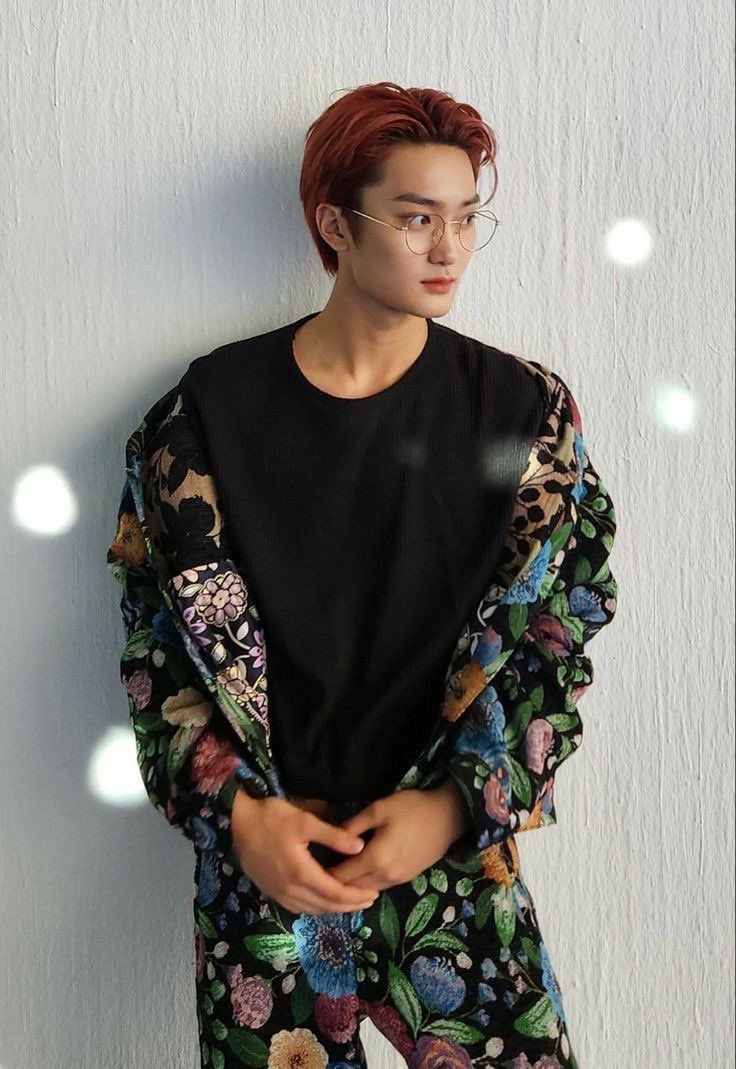 AbbyMerice's tweet photo. bias challenge: pick 4 idols with this color in their outfit.

i got: black

reply for color https://t.co/DT15yjoSYU