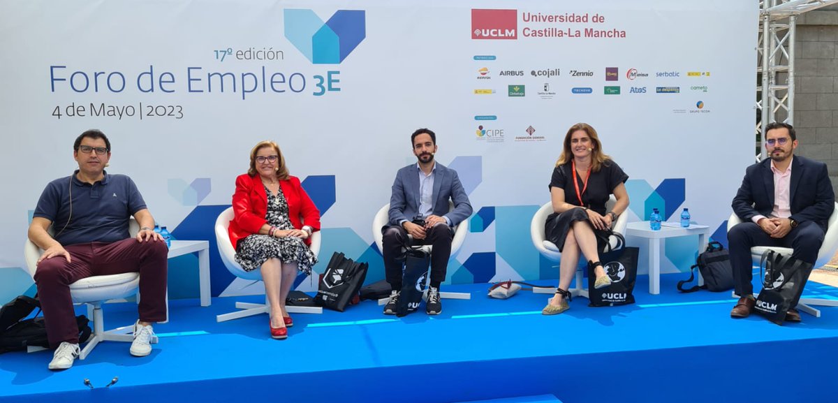 Un placer haber compartido mesa redonda sobre #empleopublico hoy por la mañana en el Foro de Empleo de la <a href="/uclm_es/">Universidad de Castilla-La Mancha</a> #UCLM3E con @CastanoMluisa <a href="/PalomaUrgorri/">Paloma Urgorri</a> o <a href="/pove22/">David Povedano</a>