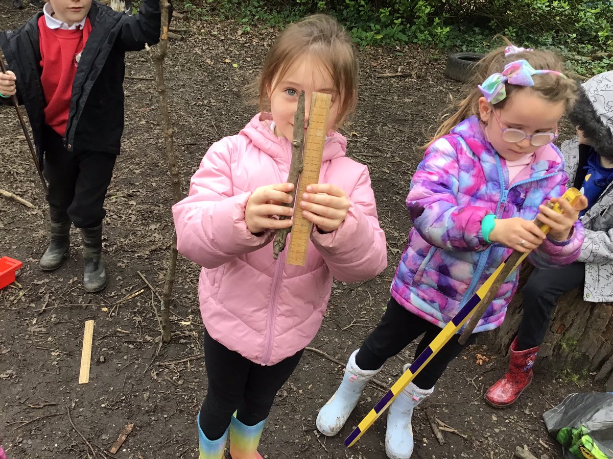 Penclawdd's tweet photo. Exploring units of measurement at forest school today #Pencsealions #Penc12 #PencNUM #PencOUTDOORS #PencACL https://t.co/aY7a9v6mvx