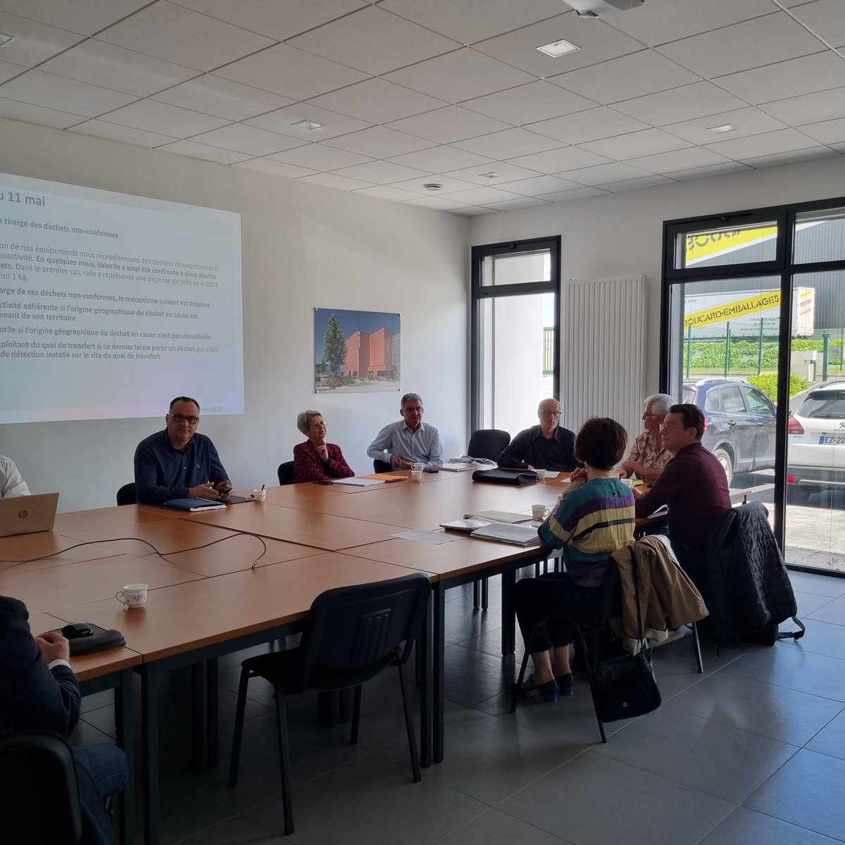 valor3e's tweet image. Le bureau de @valor3e s&apos;est réuni aujourd&apos;hui. À l&apos;ordre du jour : étude sur la #compétence traitement, point sur le quai de transfert de @choletagglo, point sur les #exploitations et sur les sites, préparation du prochain comité syndical.