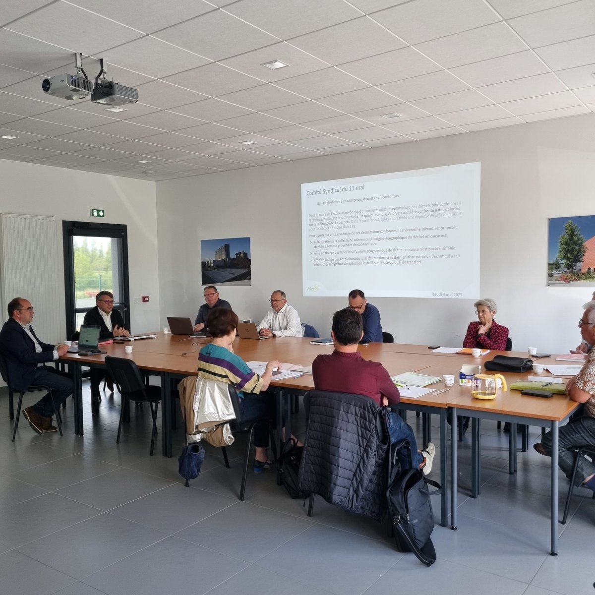 valor3e's tweet image. Le bureau de @valor3e s&apos;est réuni aujourd&apos;hui. À l&apos;ordre du jour : étude sur la #compétence traitement, point sur le quai de transfert de @choletagglo, point sur les #exploitations et sur les sites, préparation du prochain comité syndical.