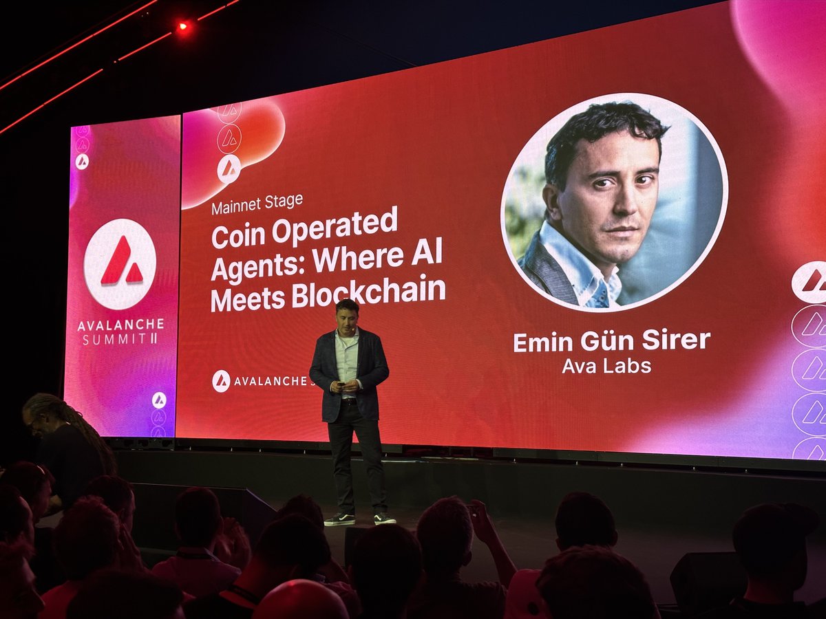 AlppIsik's tweet photo. #Bitcoin ile 2013 yılında madencilik yaparak tanışmıştım.

#DeFi ile tanıştığımda çok büyük bir potansiyel olduğunu ilk günden farketmiştim. (1M$ TVL yoktu)

#AI (Yapay Zeka) konusunda #Avalanche Summit’de Emin Gün Sirer (@el33th4xor)’in yaptığı sunum aynı heyecanı yaşattı. 👏🏻👏🏻 https://t.co/tCrRcbDRjI
