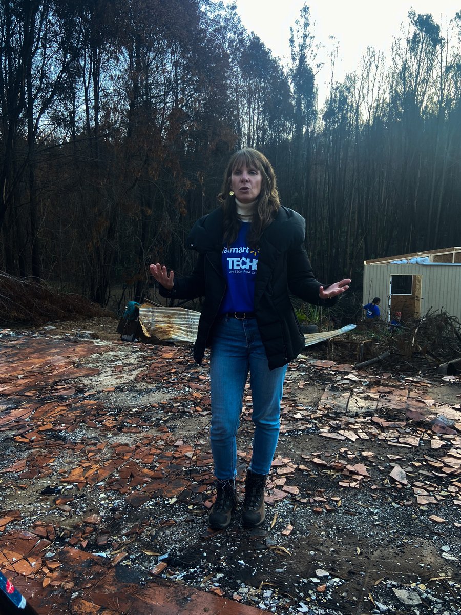TECHO-Chile (@techochile) on Twitter photo Stefanie Pope, Gerente de Sustentabilidad y Valor Compartido de <a href="/Walmart__Chile/">Walmart Chile</a>:
"Estamos muy contentos de concretar una donación que hacemos a través de nuestra fundación Walmart. Se trata de 25 viviendas transitorias destinadas a las familias que más lo necesitan" Stefanie Pope, Gerente de Sustentabilidad y Valor Compartido de <a href="/Walmart__Chile/">Walmart Chile</a>:
"Estamos muy contentos de concretar una donación que hacemos a través de nuestra fundación Walmart. Se trata de 25 viviendas transitorias destinadas a las familias que más lo necesitan"
