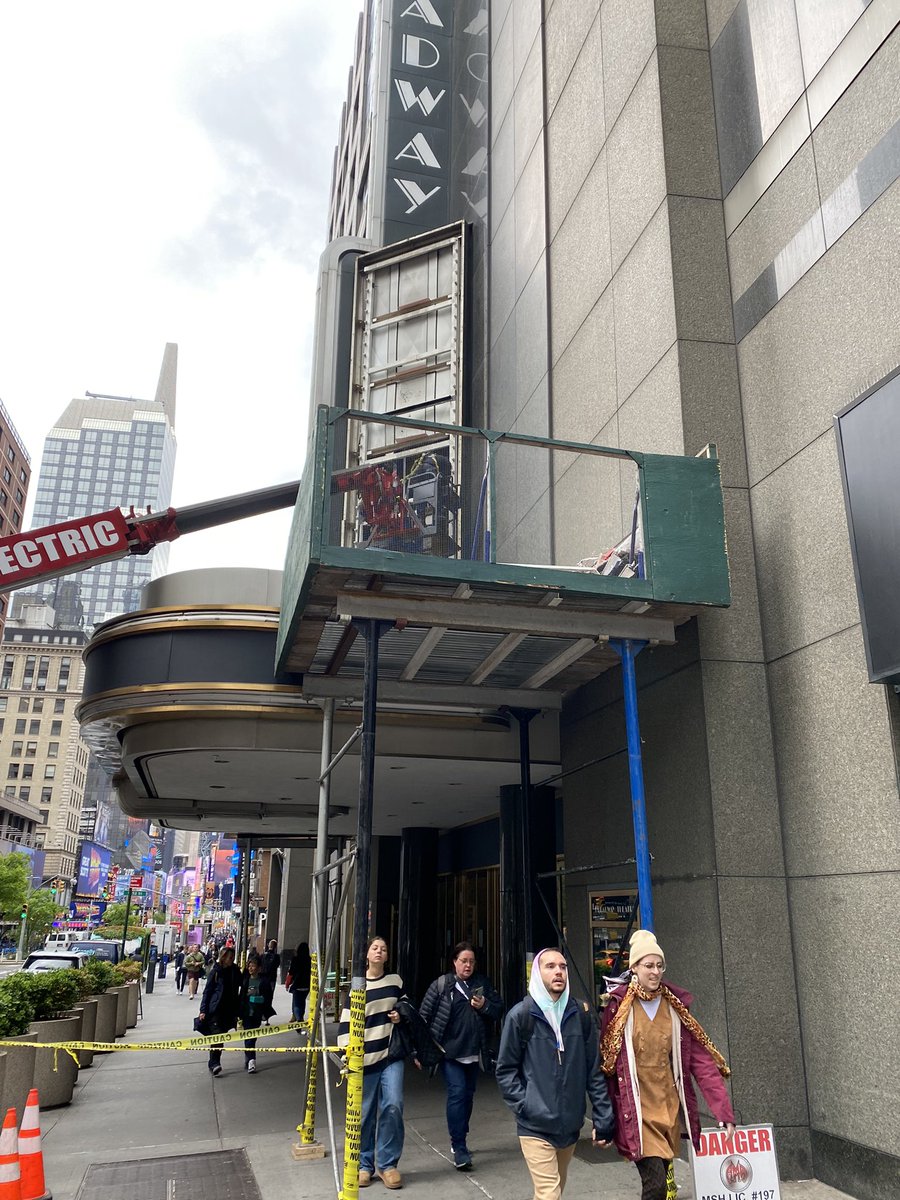 PlaybillAndrewK's tweet photo. Load in starting for @HereLiesLoveBwy at the Broadway theatre (with a little sign action too) https://t.co/NvBkRxrpt6