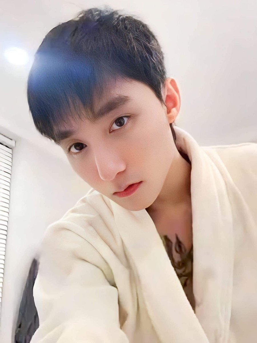 lavie120394's tweet photo. Hồi hộp quá trời . Đợi chờ anh iu 

M-TP’S NEW SONG IS OUT NOW

@sontungmtp777
#MakingMyWay 
#SonTungMTP 
#SKYMTP https://t.co/QABIdWJaoD
