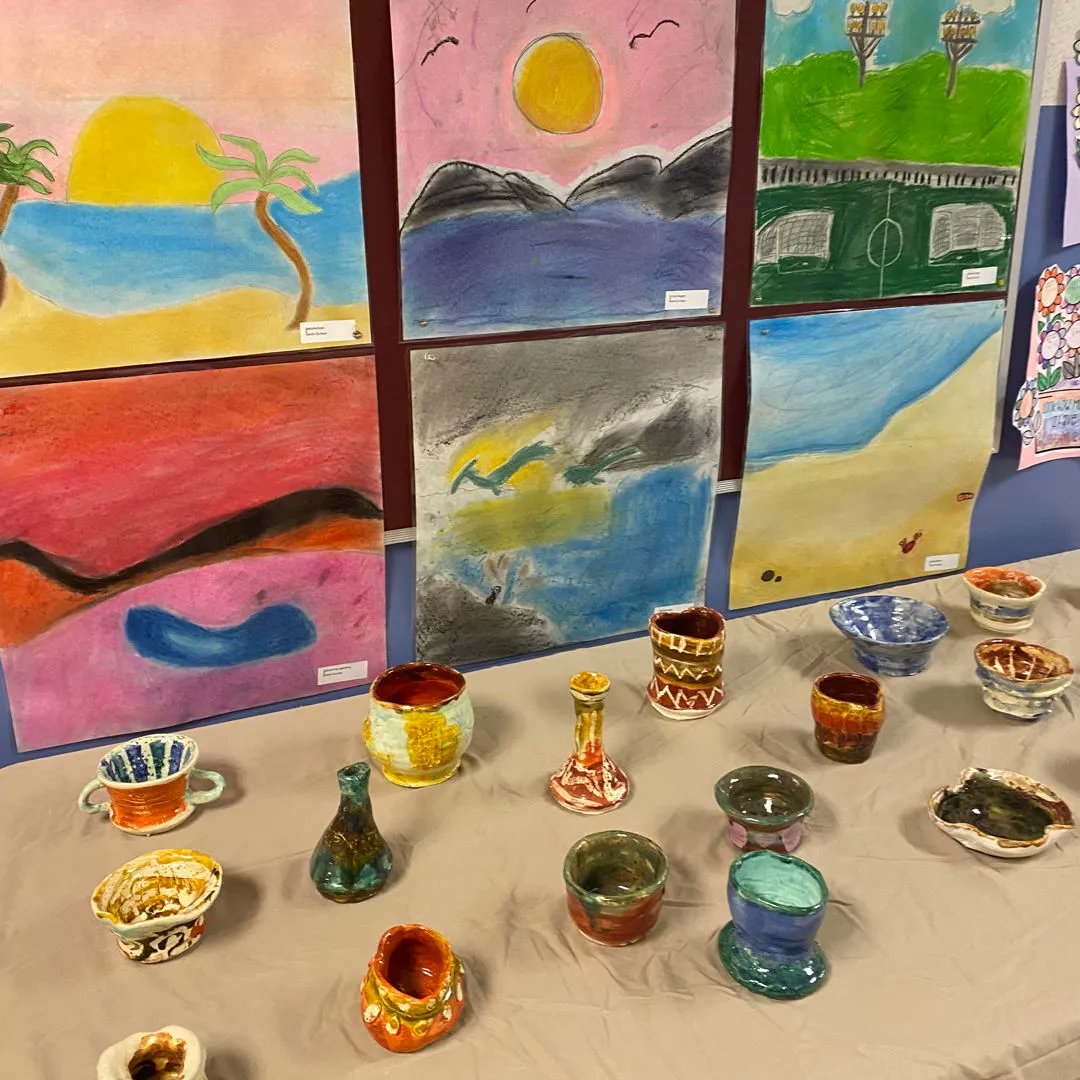 UnionVt's tweet image. Union Street students and staff can't wait to show you all of the amazing work they've put together for Arts Night tonight. Join us at 5:00pm for Arts Night, the Scholastic Book Fair, and a Combined Chorus Concert with Westminster Central School! See you then! 🎨📚🎶