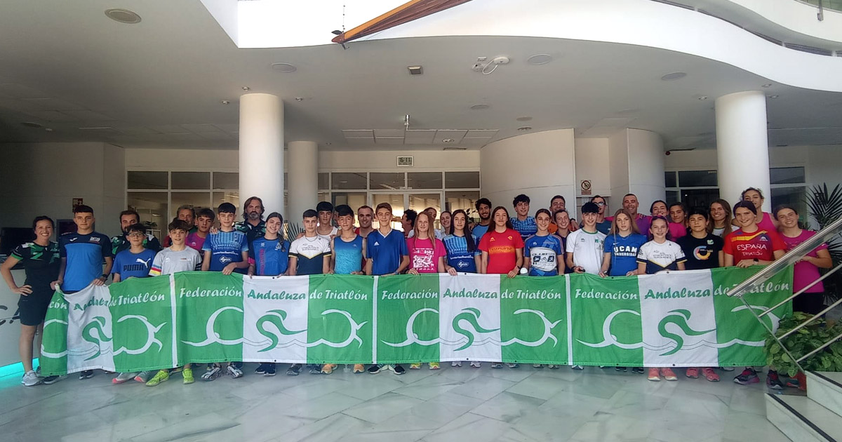 FedAndaluzadTri's tweet photo. 🇳🇬 Celebrada la 1ª Concentración de la Dirección Técnica de la FATRI 2023 en el @cartujacear a la que asistieron 41 deportistas y 4 técnicos de diferentes Clubes y Escuelas de Triatlón para la valoración del rendimiento de deportistas andaluces
#concentracionesFATRI
@TurismoAND https://t.co/LXBIAXf4zq