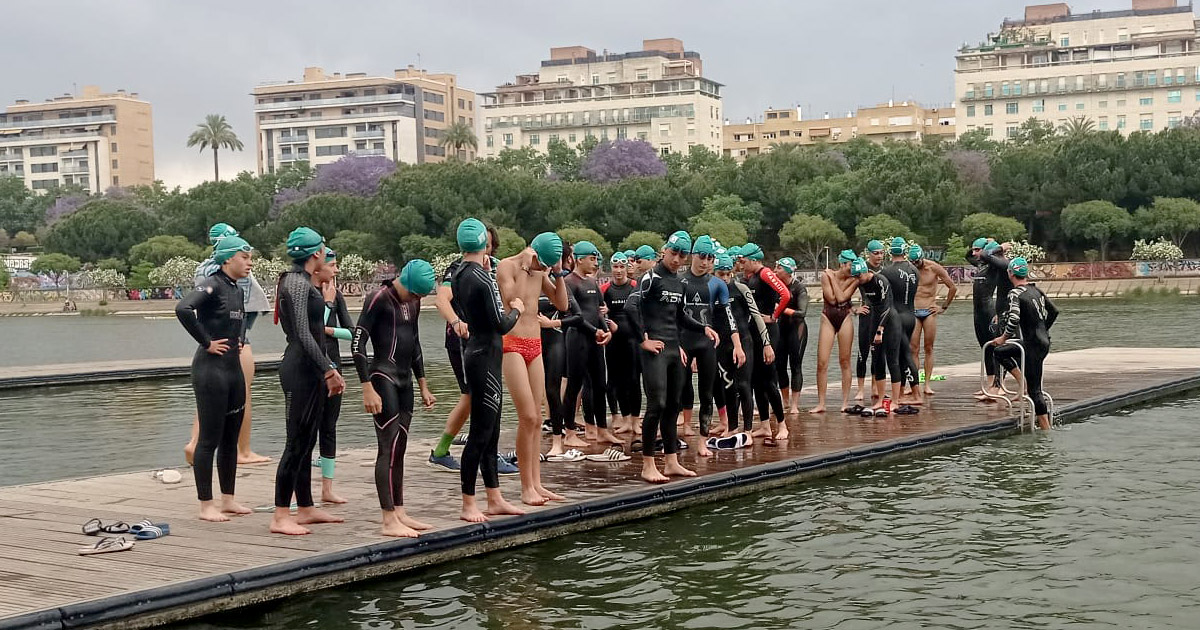 FedAndaluzadTri's tweet photo. 🇳🇬 Celebrada la 1ª Concentración de la Dirección Técnica de la FATRI 2023 en el @cartujacear a la que asistieron 41 deportistas y 4 técnicos de diferentes Clubes y Escuelas de Triatlón para la valoración del rendimiento de deportistas andaluces
#concentracionesFATRI
@TurismoAND https://t.co/LXBIAXf4zq