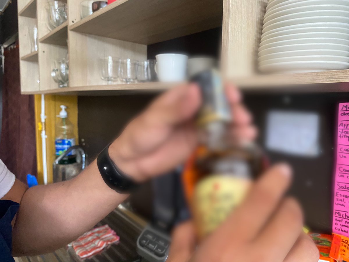 Gob_Risaralda's tweet image. ❌🥃#TodosContraElContrabando | ¿#SabíasQue con el solo hecho de rasgar la etiqueta y llevarse la tapa de la botella que consumió, le estás quitando el 90 por ciento del insumo que necesita el adulterador para reenvasar licor adulterado? 

#RasgueLaEtiquetaGuardeLatapa