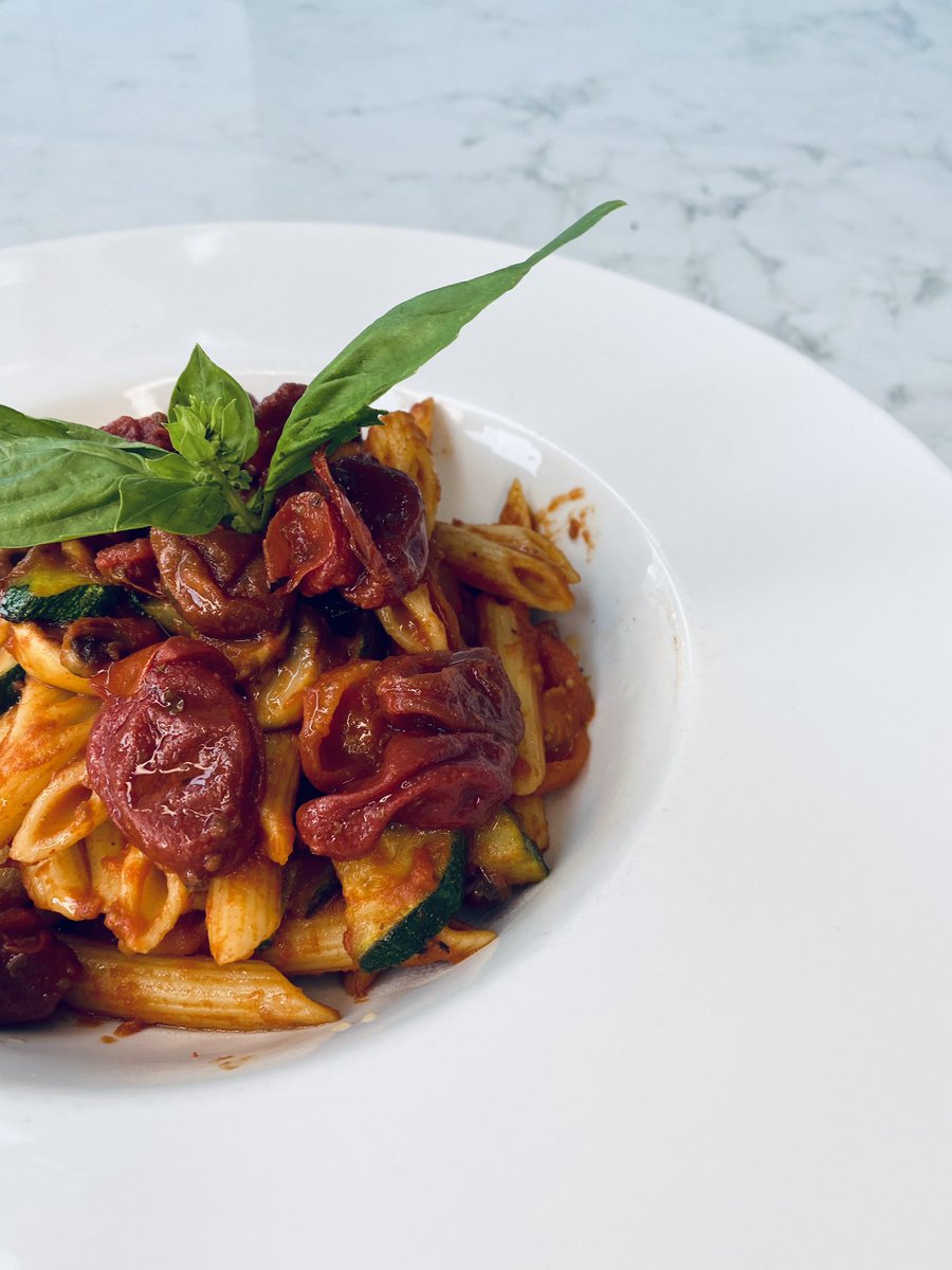 lalanternawest's tweet photo. Have you tried our Penne alla Sorrentina? 😍

Short pasta with courgettes, cherry tomatoes, mushrooms &amp; garlic. 🌱

#Glasgow #GlasgowWestEnd #AuthenticItalian https://t.co/urvzqzPsfv