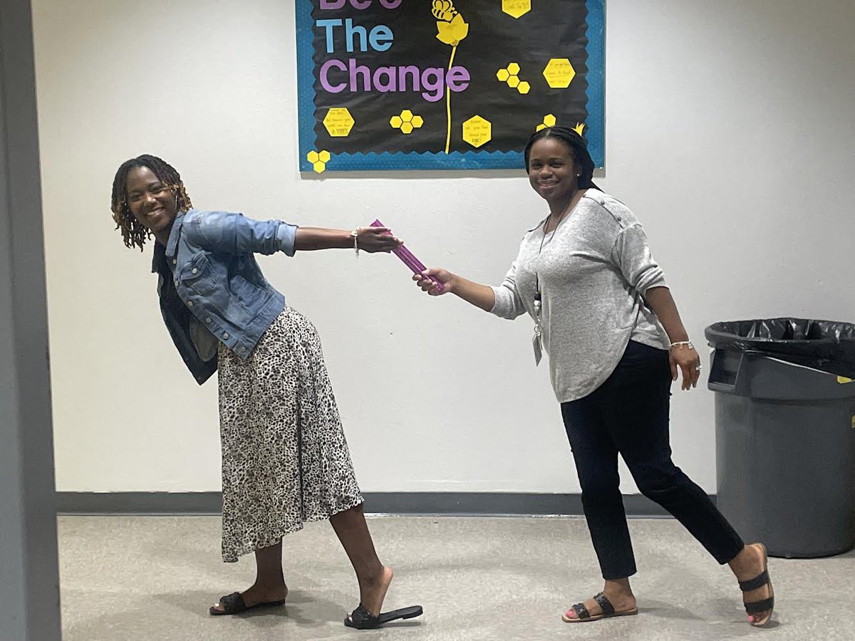 ELGINISD_EMS's tweet photo. Mrs. Howard handed off the #finishSTRONG baton to Mrs. Hopkins because she’s an amazingly gifted educator that gives her all to her students each and every day! @JanaRueter @RizaCooper https://t.co/4c2rtlsefX
