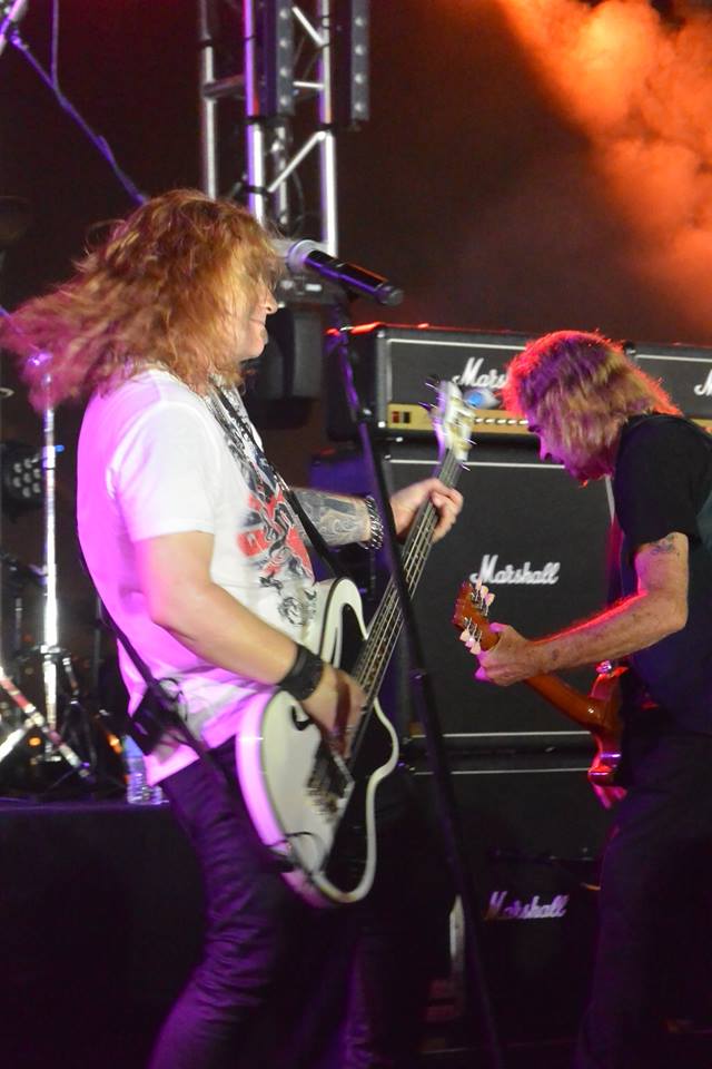 TweetTheBabys's tweet photo. How do these amps make such great sounds? They broadcast what these two are playing!!
#johnbisaha #wallystocker #classicrock #rocknroll #thebabys https://t.co/5eGqxxGdqG