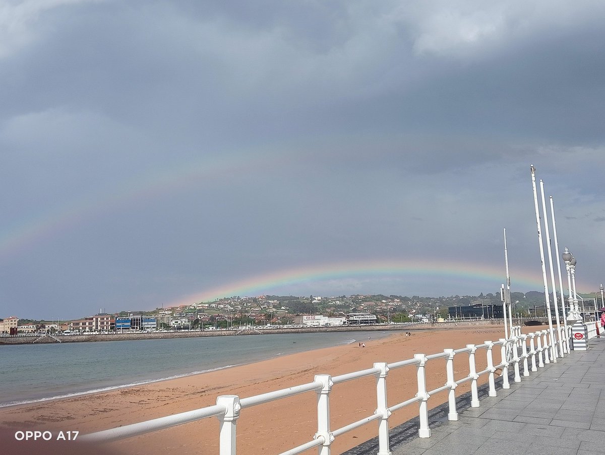 LauRiYusteP's tweet photo. Foto de hace un ratín, doble arcoiris 🌈🌈
#arcoriris #Gijón #Xixón https://t.co/e5Ye4h9ICF