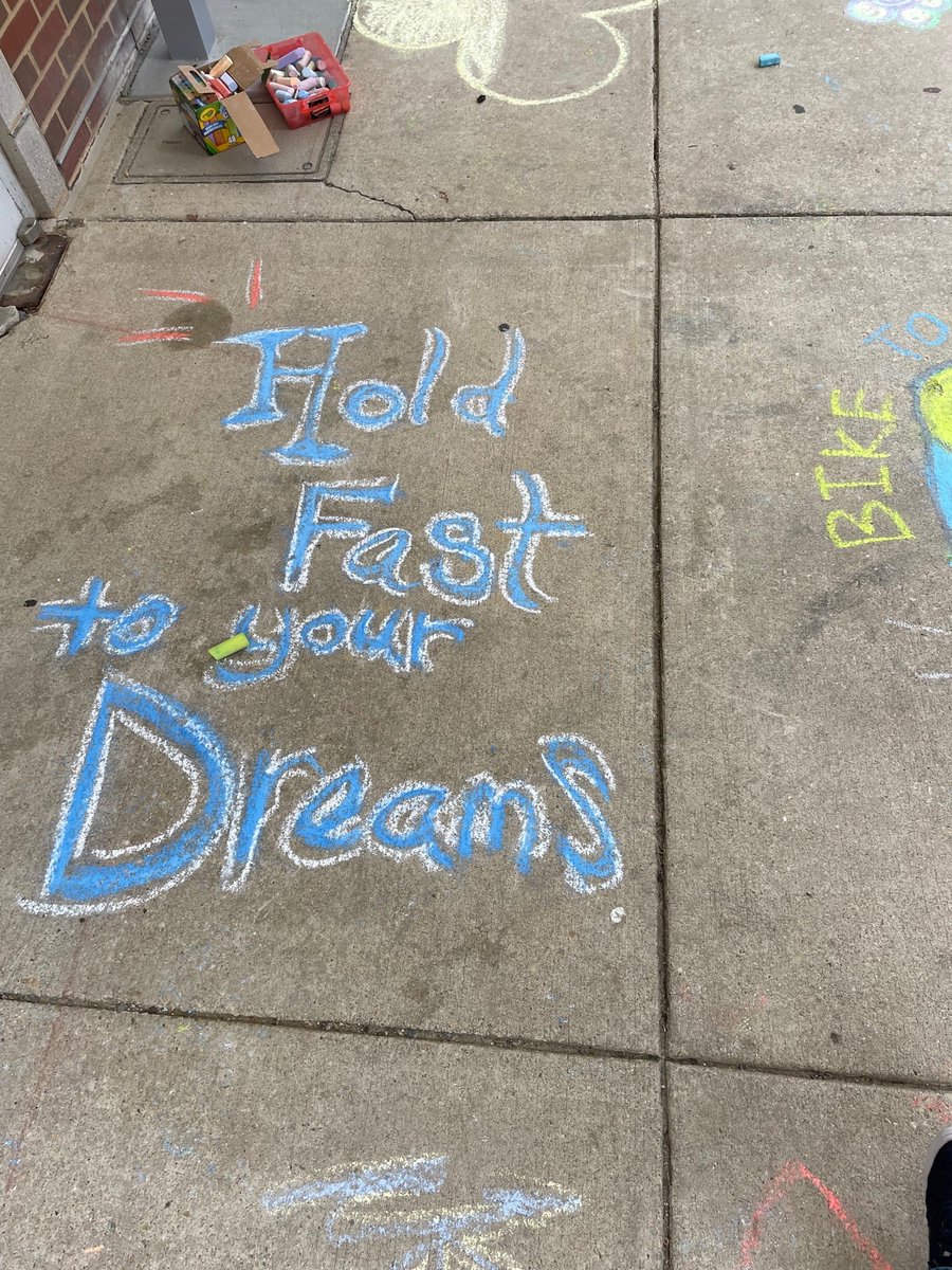 TheDCArts's tweet photo. And at Randle Highlands, we had students Painting with Alexander Golob, art teacher Erica Nichols, as well as some chalk drawing with Kelsey Bridges from DDOT. https://t.co/EaQ8qSgFns
