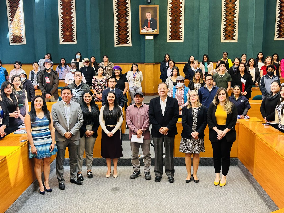 Rogelioecheve's tweet photo. ¡En esta administración nos hemos innovado y generamos acciones efectivas para continuar #TransformandoVidas!

Desde el @MunicipioQuito, a través del @PatronatoSJ afianzamos la cooperación interinstitucional con organismos internacionales y agradecemos el acompañamiento de @PNUDEcuador, a través de @ThinkiaLab, con quienes hoy lanzamos la estrategia #PatronatoLab, iniciativa que busca mejorar los servicios ofertados a la ciudadanía, a través de procesos de innovación pública.

De esta manera, nos convertimos  en la primera entidad municipal en incluir a los usuarios en el diseño y validación de los servicios del proyecto de habitantes de calle.

@santiguarderas