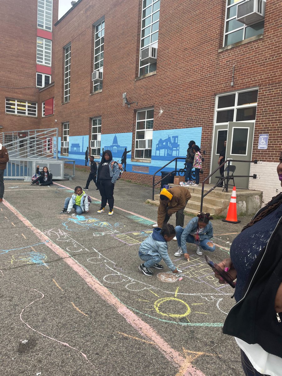TheDCArts's tweet photo. At Hendley, we had Monique Diop representing Positive Chalk and DC Councilmember Trayon White’s office, along with Artist Gordon Davis and students, some of who were sporting DDOT’s Art in the Right of Way (AROW) sticker. https://t.co/ohQ1zU3rf1