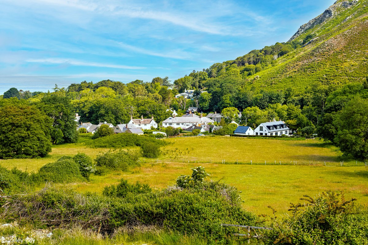 BJRoberts's tweet photo. A May day view down to Dwygyfylchi and out to the Irish Sea's Conwy Bay, from Penmaenmawr's beautiful Capelulo. @Ruth_ITV @ItsYourWales @northwaleslive @northwalescom @AllThingsCymru @OurWelshLife @NWalesSocial #Penmaenmawr #Capelulo #Dwygyfylchi #IrishSea #ConwyBay #May #Wales https://t.co/WbvZFBIyL9