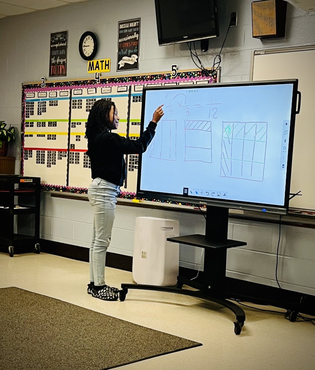 EricBSenior's tweet image. Our Instructional Coach has a passion for teaching! This small group math instruction was phenomenal!! Teachers teaching and students learning! #CollierStrong #SmallGroup #MathInstruction @CWayneCollier @mellottahill1