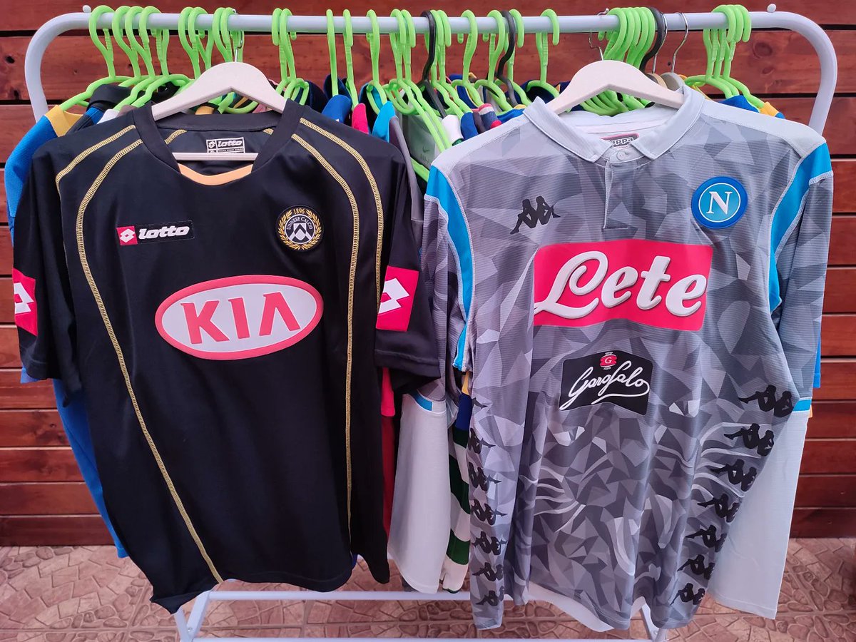cmujica7's tweet photo. Hoy Udinese vs Napoli 14.45 CHI
solo le basta un empate al SSC Napoli para ser campeón luego de 33 años de sequía. Que así sea 
#sscnapoli #napoli #udinese #udine #seriea  #italy🇮🇹 #classicsshirts #classicsjersey #classicsfootball #classicsfootballshirts #camisetas #coleccion https://t.co/QGEVgtDCMz
