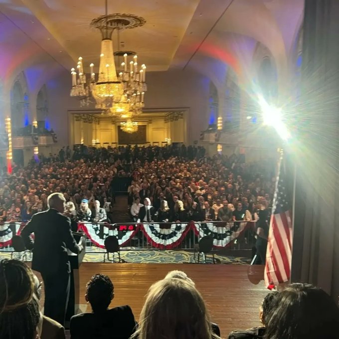 The majority is with us. The American people want democracy. Let's flood the <a href="/DNC/">Democratic Party</a> with our voices and with requests for televised primary debates today. RIGHT NOW. 
<a href="/marwilliamson/">Marianne Williamson</a> <a href="/RobertKennedyJr/">Robert F. Kennedy Jr</a> <a href="/Newsweek/">Newsweek</a> 
#Kennedy24 #MakeJoeDebate #DemocracyNOW
newsweek.com/biden-voters-w…